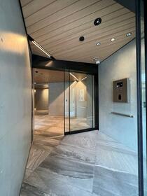 16/16 エントランス