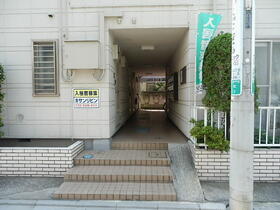 16/16 エントランス