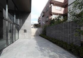 16/16 エントランス