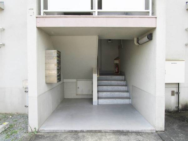 16/27 エントランス