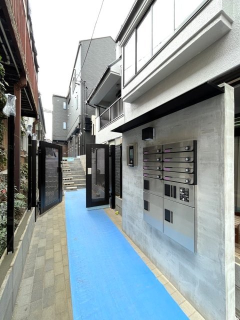 21/22 エントランス