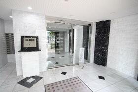 16/16 エントランス