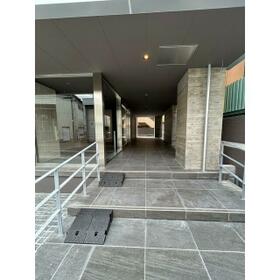 16/16 エントランス