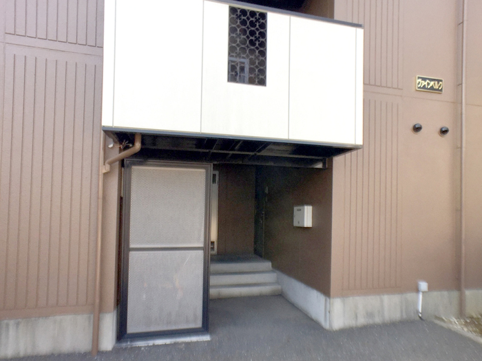 18/30 エントランス