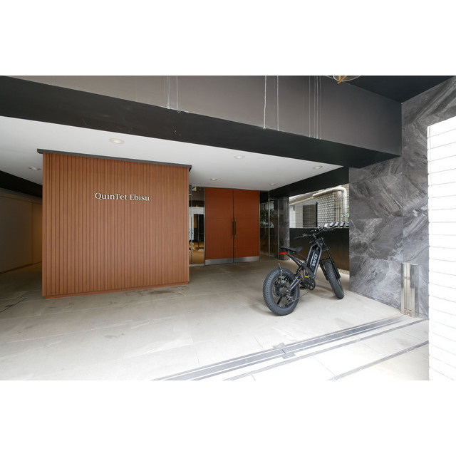 2/2 エントランス