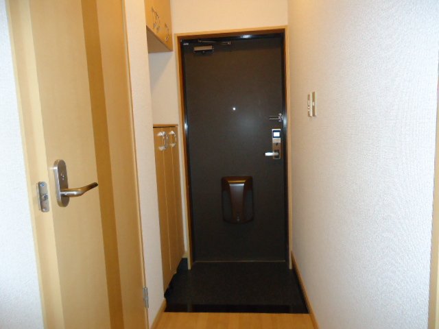 13/28 玄関