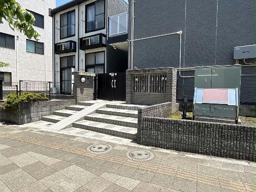 13/14 エントランス