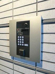 16/16 エントランス