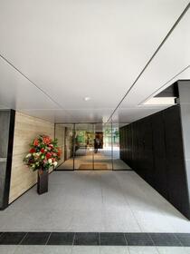 16/16 エントランス