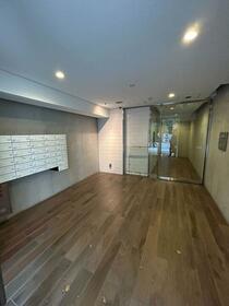 16/16 エントランス