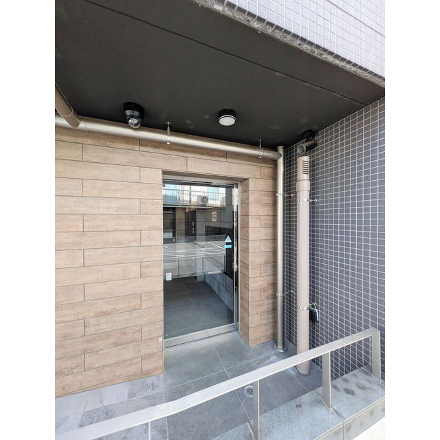 21/27 エントランス