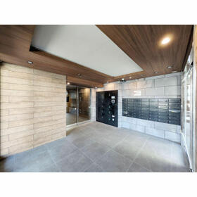 16/16 エントランス