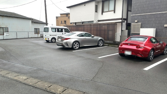 13/13 駐車場