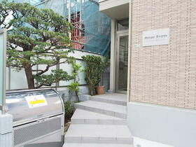 2/2 エントランス