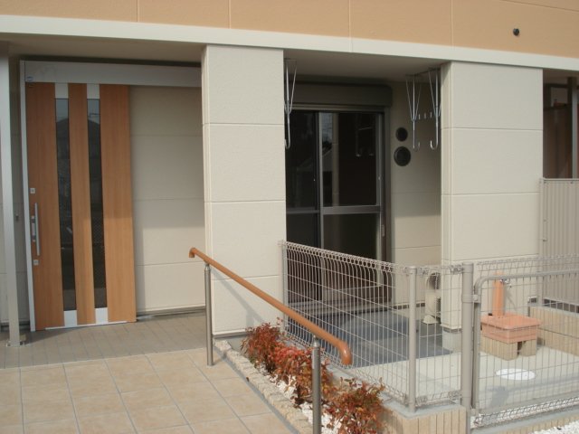 22/28 エントランス