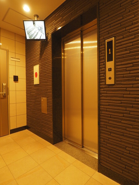 16/17 エントランス