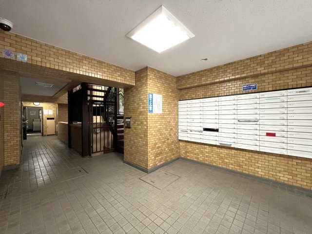 24/30 エントランス