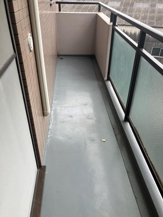 13/18 バルコニー