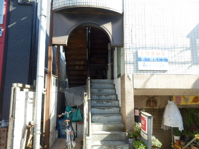 21/28 エントランス