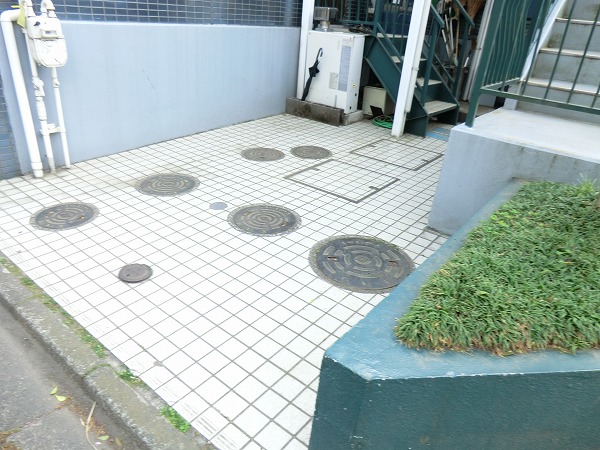 22/27 エントランス