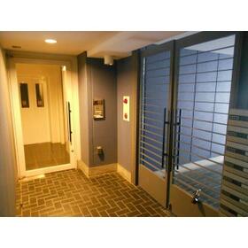 16/16 エントランス