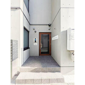 16/16 エントランス