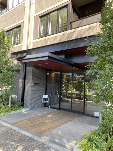 19/19 エントランス