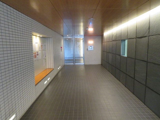 28/29 エントランス