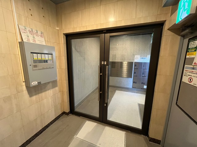 16/17 エントランス