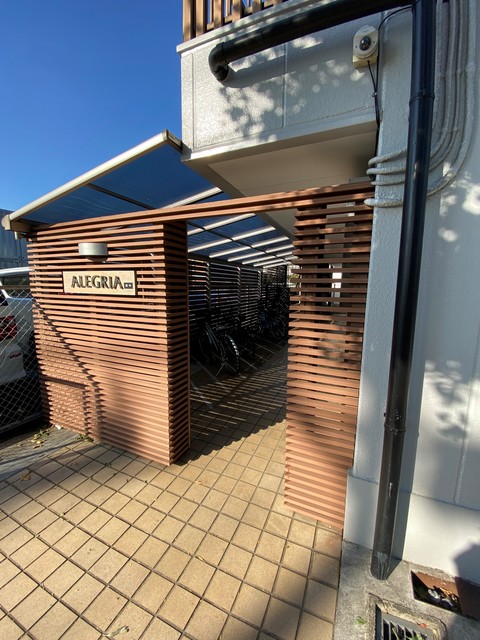 23/28 エントランス