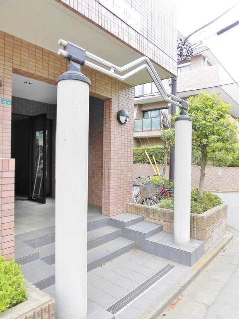 2/2 エントランス