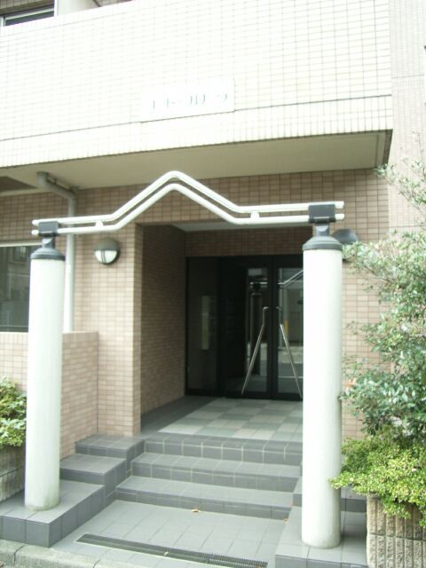 27/27 エントランス