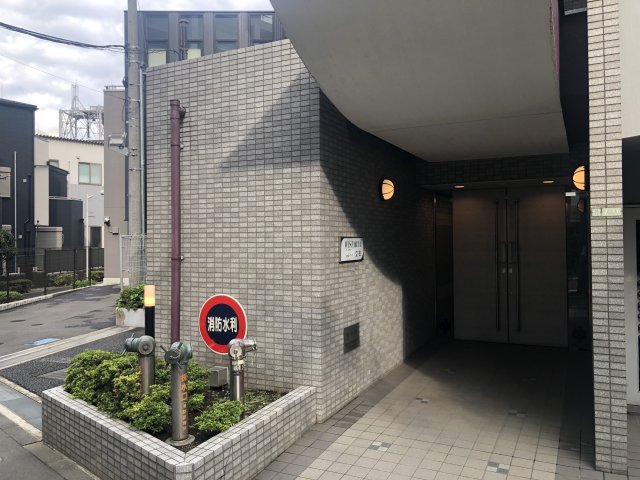 18/19 エントランス