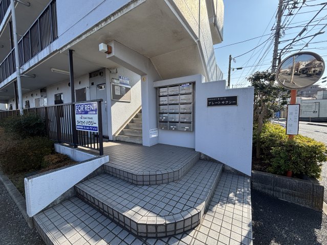 18/19 エントランス