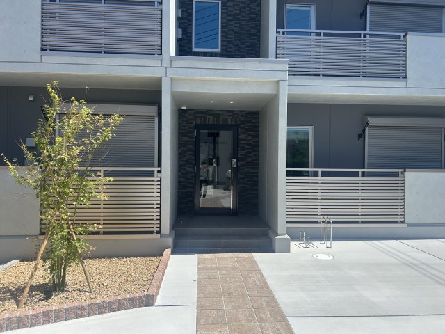 24/27 エントランス