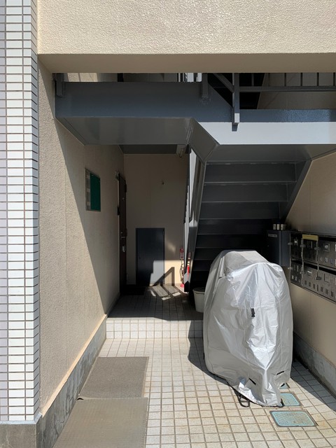 27/27 エントランス