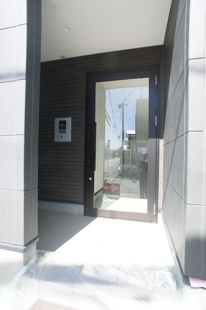 27/27 エントランス