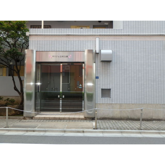 2/2 エントランス