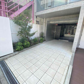 16/16 エントランス