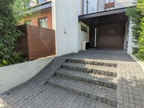 15/15 エントランス