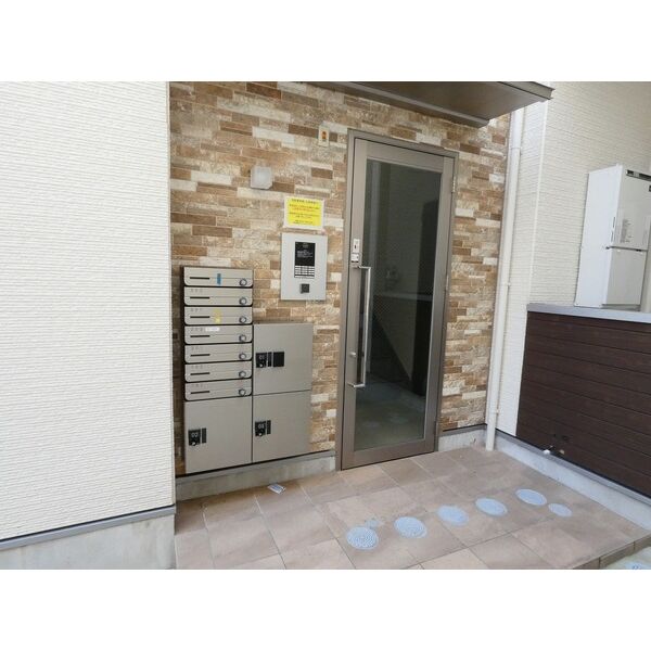 16/16 エントランス