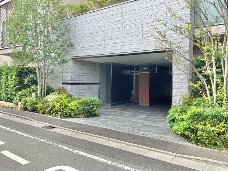 18/18 エントランス