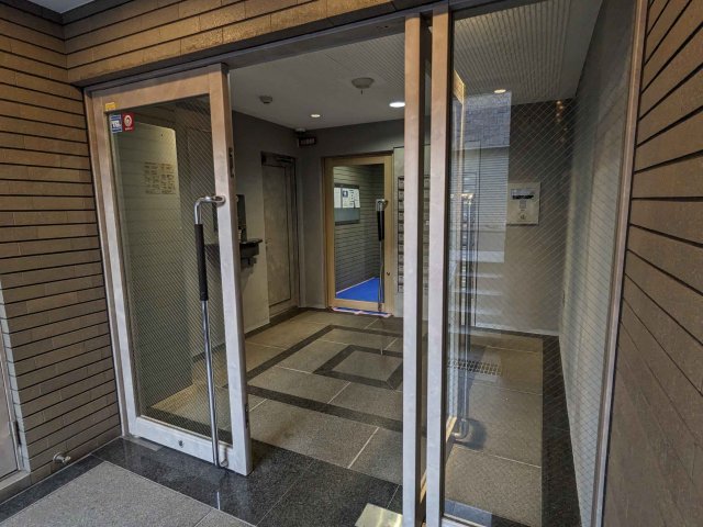 22/30 エントランス