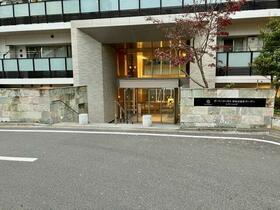 16/16 エントランス