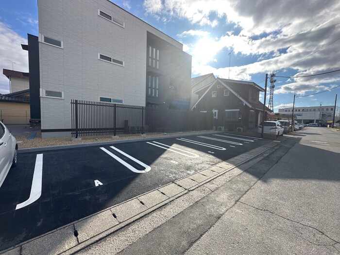 20/27 駐車場