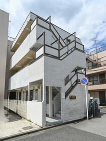 16/19 エントランス