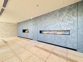 16/16 エントランス