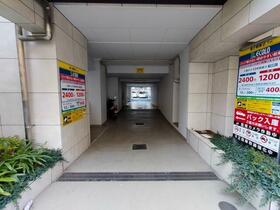 13/18 エントランス