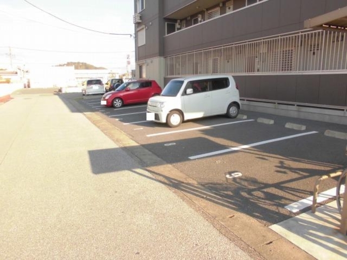 18/18 駐車場