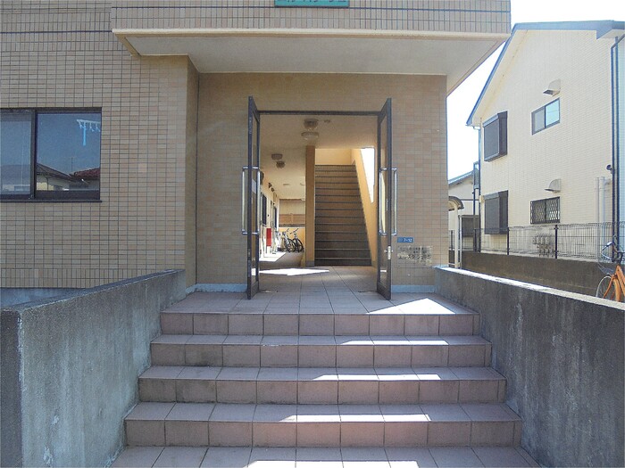 2/3 エントランス